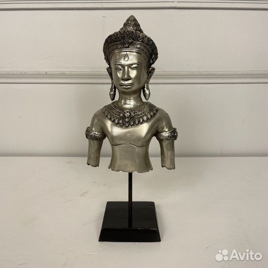 Металлическая скульптура Будды