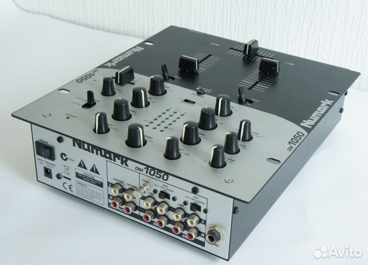 Микшерный пульт Numark DM1050 для студии