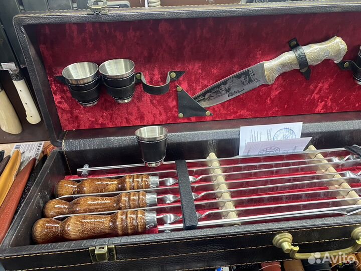 Шашлычный подарочный набор шампуров в чемодане