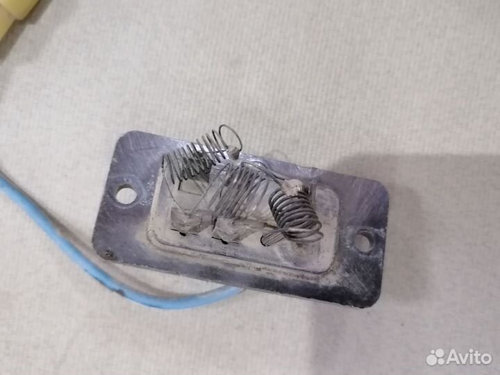 Резистор отопителя Mazda 323 BF 5E 1980-1989
