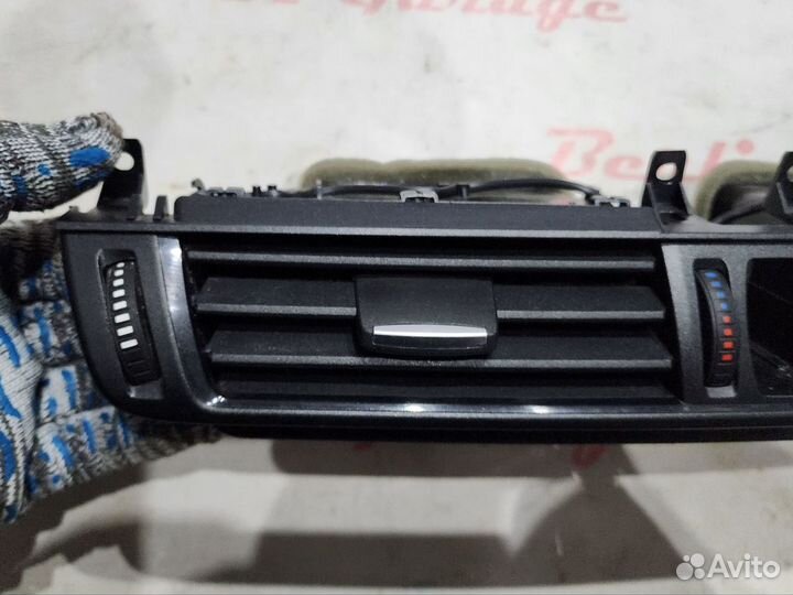 Дефлектор воздуховод центральный BMW F15 F16 F85