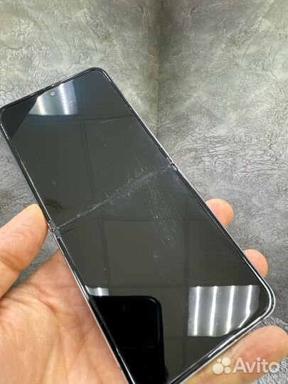 Samsung Galaxy Z Flip4, 8/256 ГБ