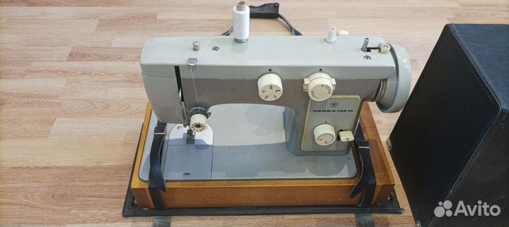 Машина швейная Чайка 142м