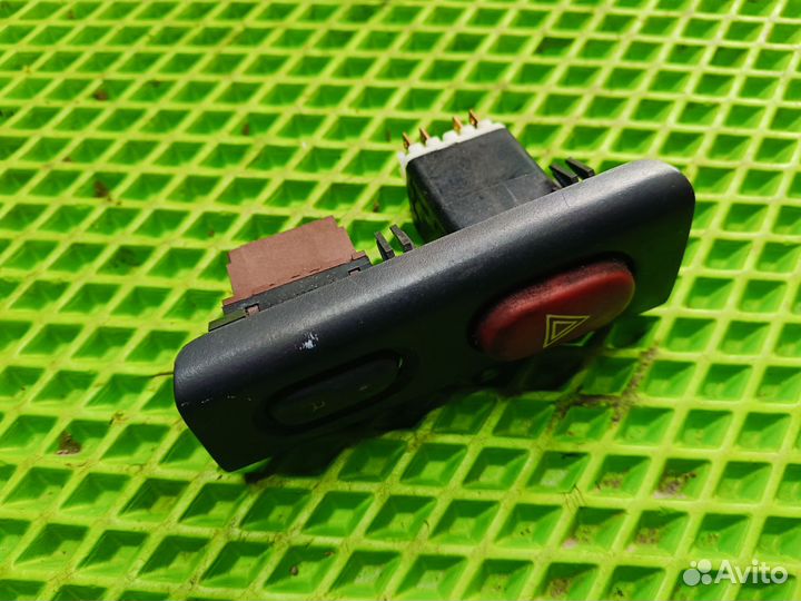 Кнопка аварийки Renault Laguna 1