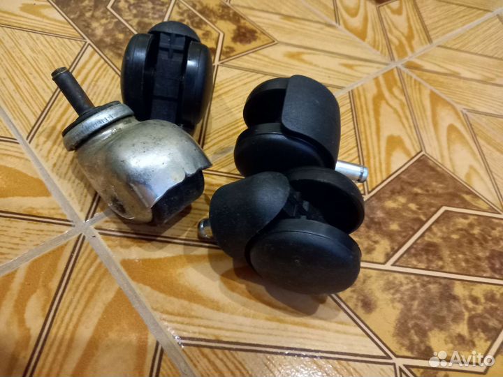 Колёсики от компьютерного кресла