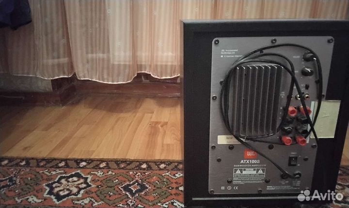 Сабвуфер jbl