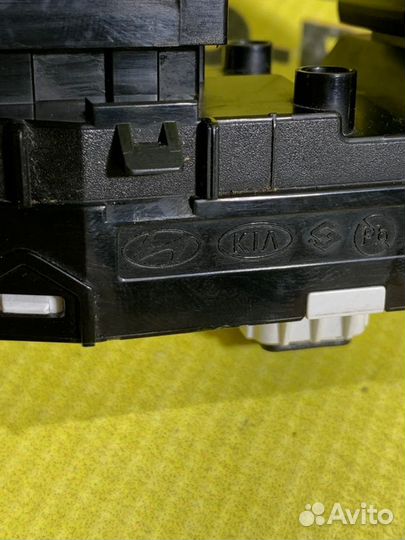 Кнопка стеклоподъемника задняя правая Kia Ceed 3