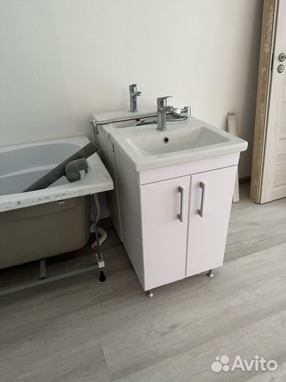 Тумба с раковиной для ванной
