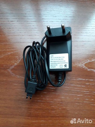 Зарядные устройства.Наушники