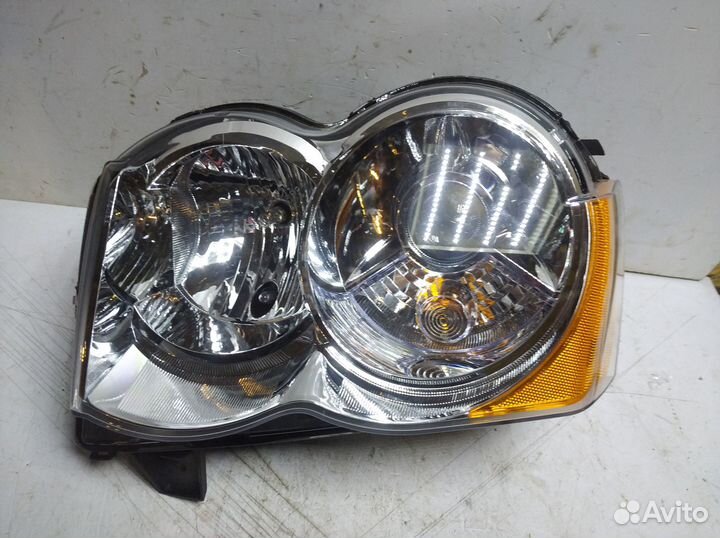 Фара левая Jeep Grand Cherokee 2005-2010