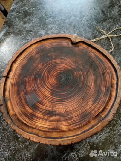 Деревянная сервировочная доска для подачи