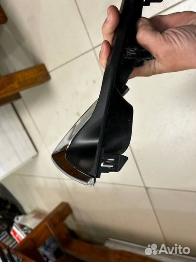 Рамка противотуманой фары правой Lexus RX