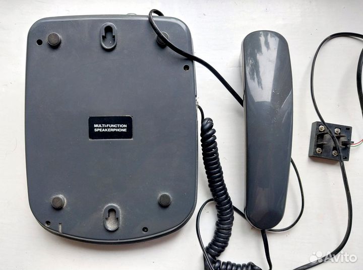 Кнопочный стационарный телефон