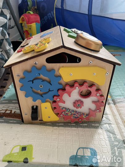 Бизиборд домик