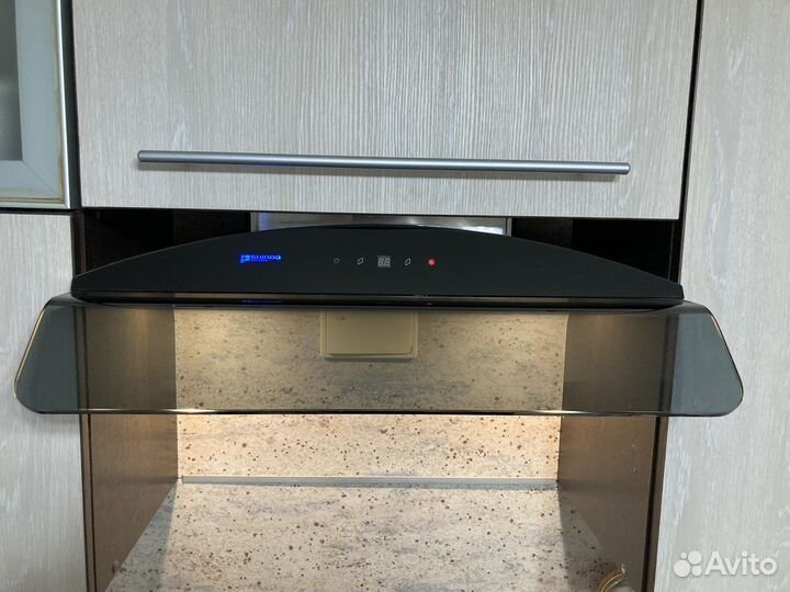 Продам вытяжку Shindo LEDб/у