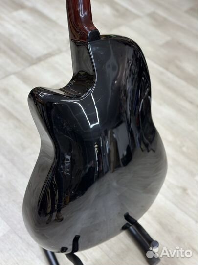 Гитара с подключением черная