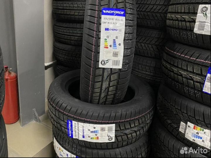 Windforce Snowblazer UHP 235/55 R17 103V