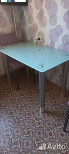Стол стеклянный