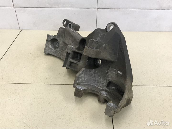 Кронштейн генератора Duster 2012