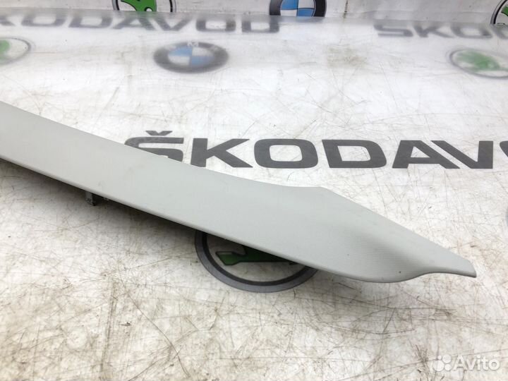 Накладка стойки передняя правая Skoda Octavia A7