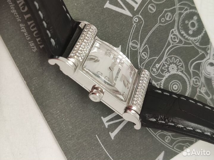 Часы Audemars Piguet Canape Quartz White Gold and Diamonds 67381BC/Z/0001CR/01