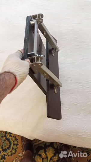 Сиденье красно-черное с опорой из нержи