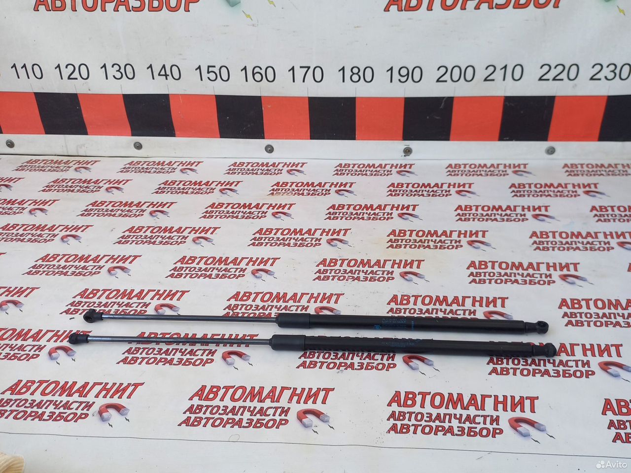 Упор амортизатор капота Рено Дастер 2 19 н.в