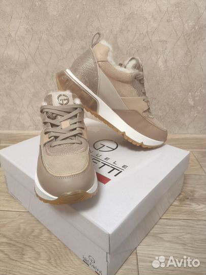 Кроссовки зимние женские 38 р-р Италия кожа новые