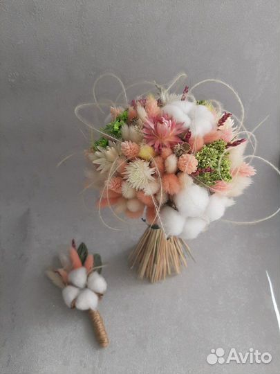 Букет невесты с бутаньеркой