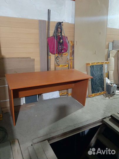 Продам письменные столы бу