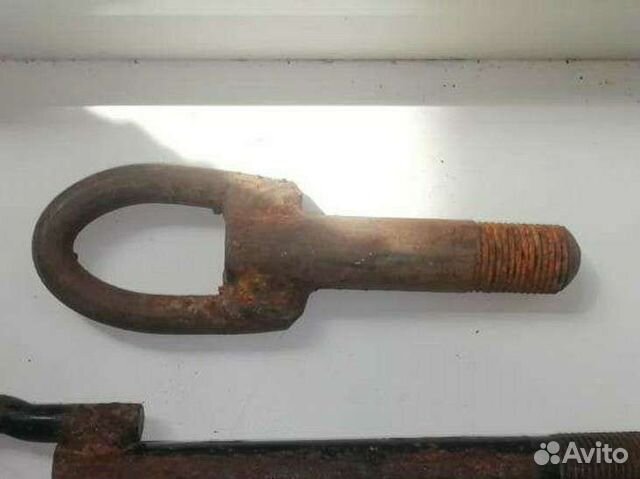 Буксировочный болт