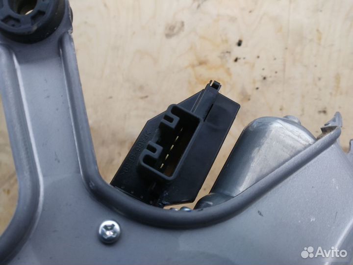 Моторчик стеклоочистителя задний Toyota Rav4