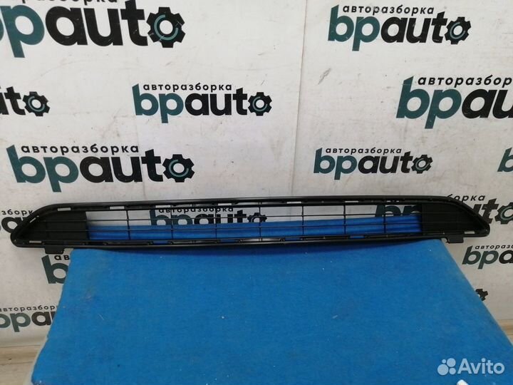 Решетка переднего бампера верхняя без камер