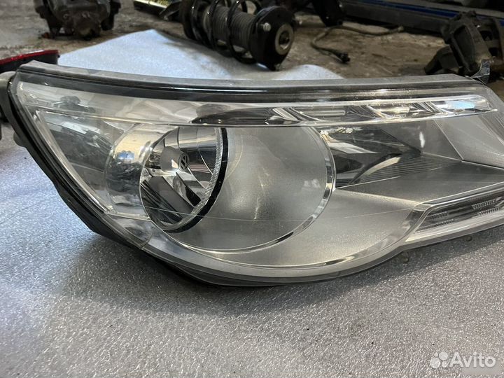 Фара передняя правая галоген VW Tiguan 1