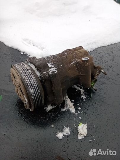 Компрессор кондиционера Peugeot 206 1.4 i KFW