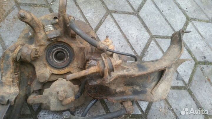 Кулак поворотный Nissan Primera P10-P11