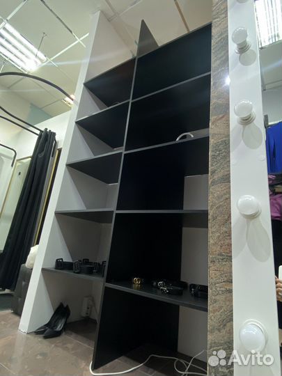 Стеллаж с полками