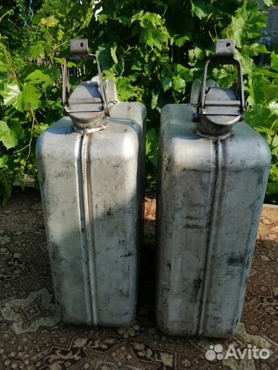 Канистры металлические 20 литров