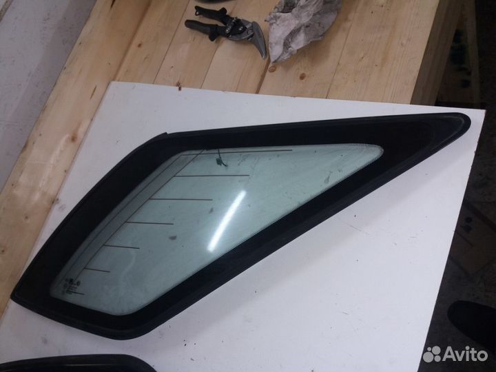 Стекла в задние в крылья на Kia Sorento
