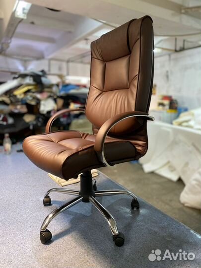 Офисное кресло