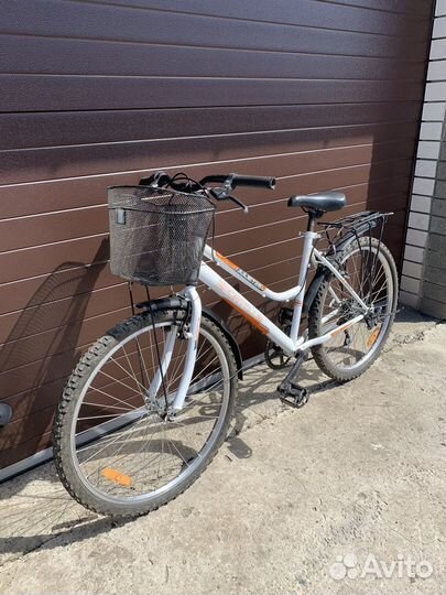 Дорожный велосипед с корзиной 26