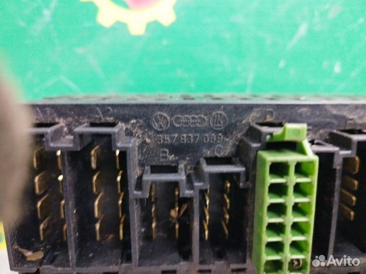 Блок предохранителей Volkswagen Passat B3