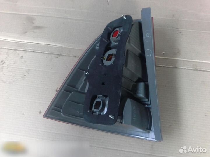 Фонарь задний правый Toyota Corolla E12 2001-2006