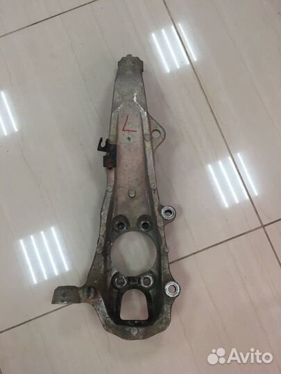 Поворотный кулак передний левый Infiniti M35Y50QX5