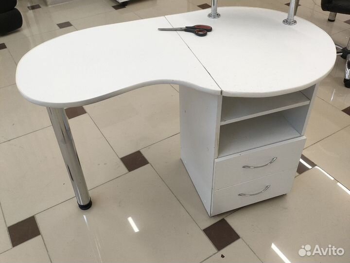 Стол для маникюра бу