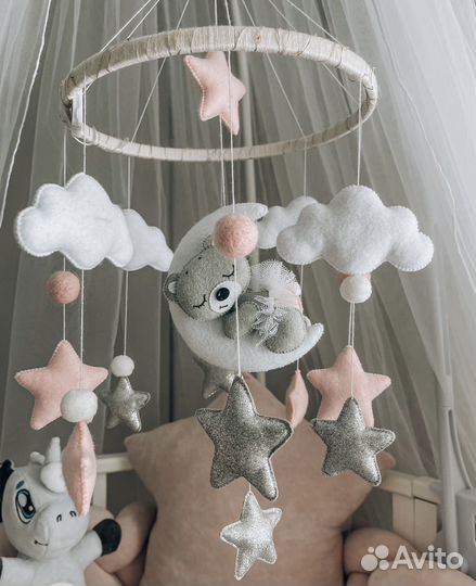 Мобиль на кроватку из фетра