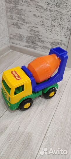 Пакетом детские игрушки машины