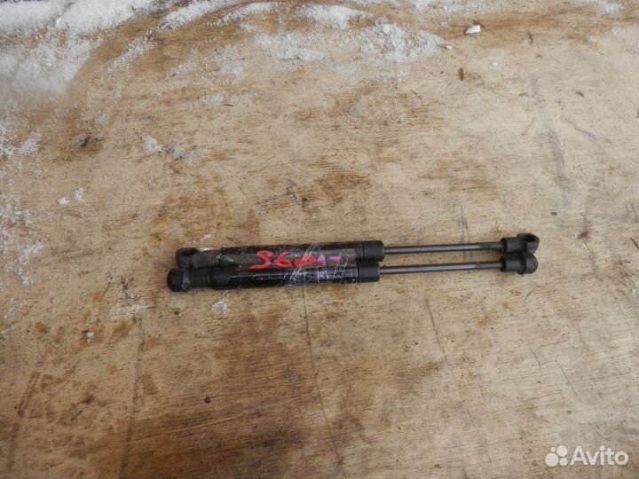 Кронштейны петли амортизаторы капота Volvo S60