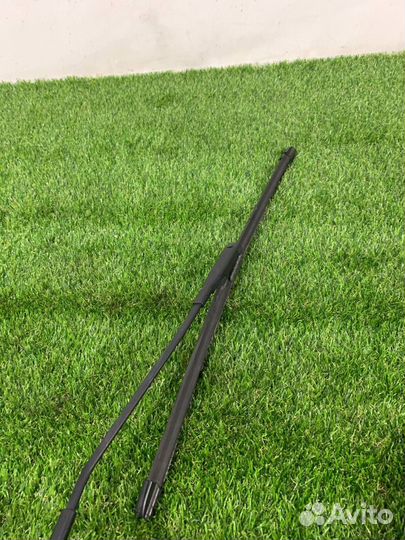 Поводок стеклоочистителя правый правой Ford