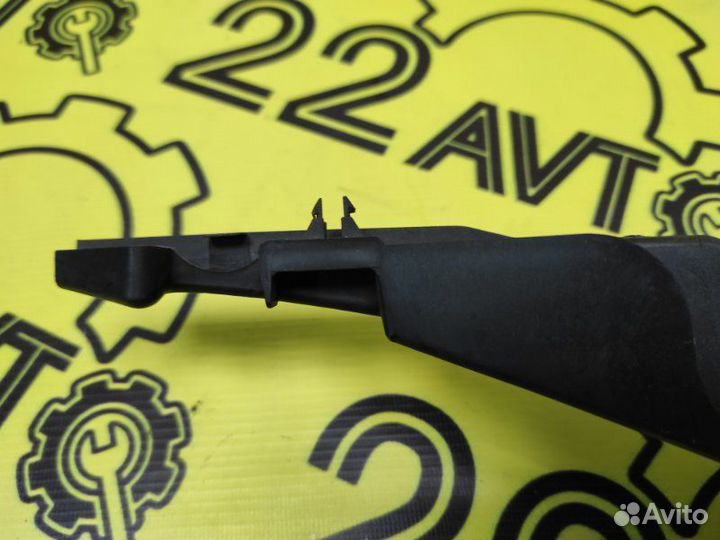 Кожух замка капота Toyota Harrier GSU30 2grfe